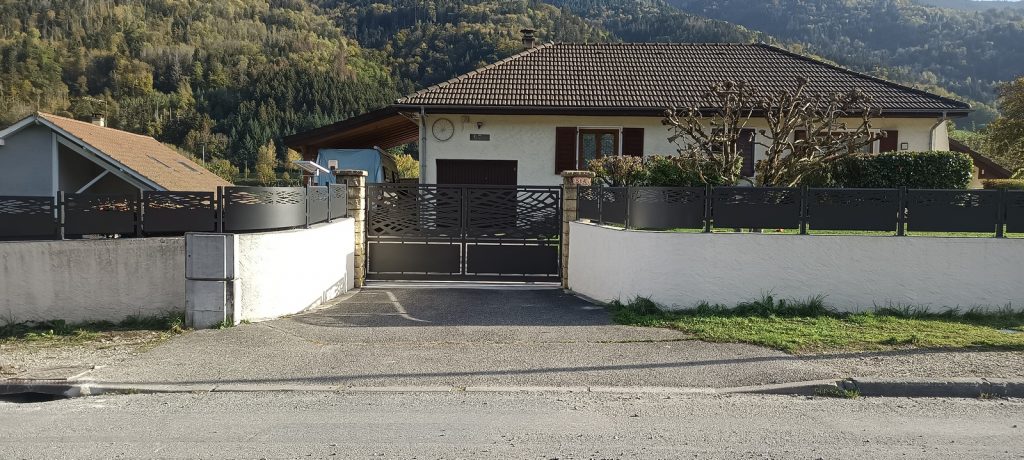 portail coulissant et brises Vue